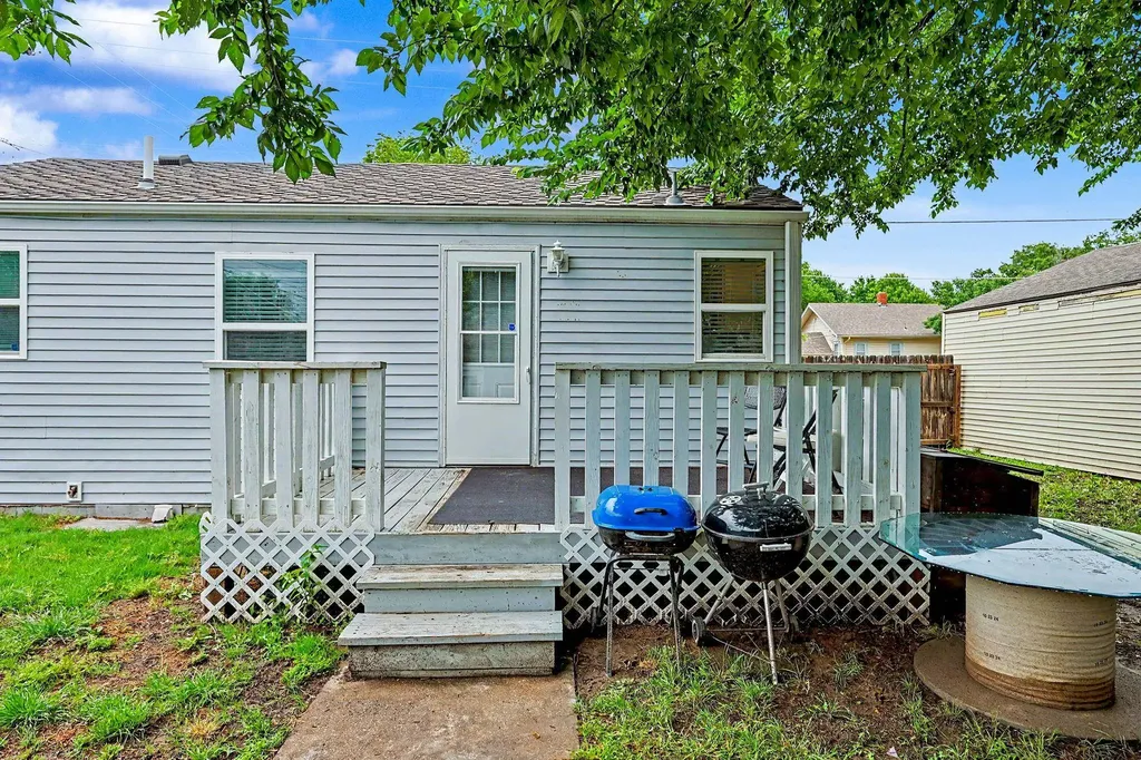321 E Kinkaid Avenue Wichita KS 67211