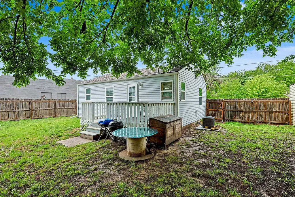 321 E Kinkaid Avenue Wichita KS 67211