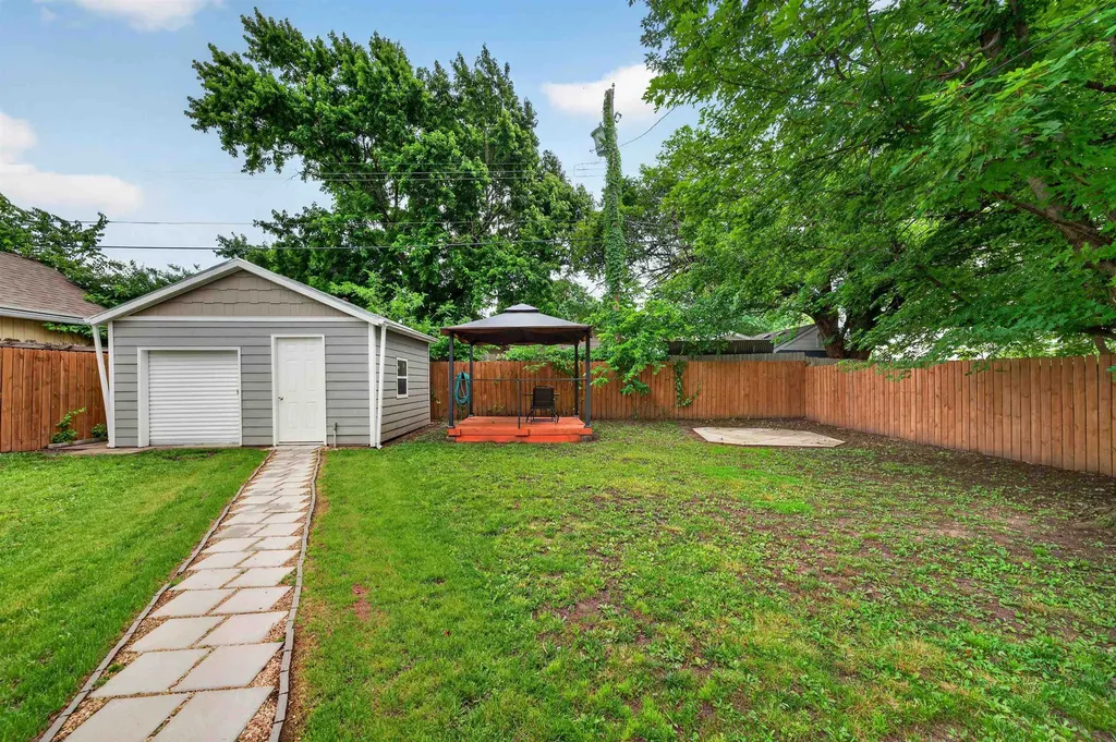 1606 Edgemoor Street El Dorado KS 67042