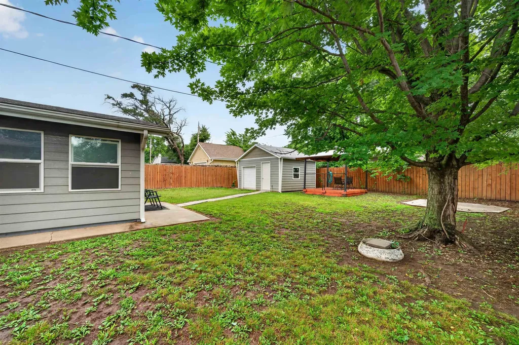 1606 Edgemoor Street El Dorado KS 67042