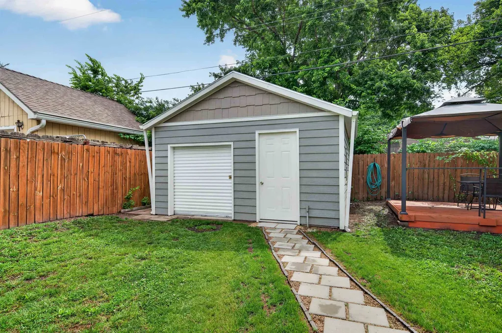 1606 Edgemoor Street El Dorado KS 67042