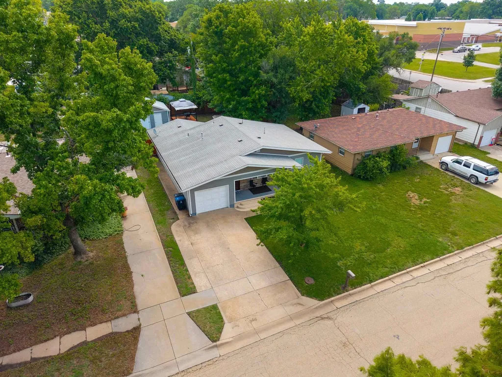 1606 Edgemoor Street El Dorado KS 67042
