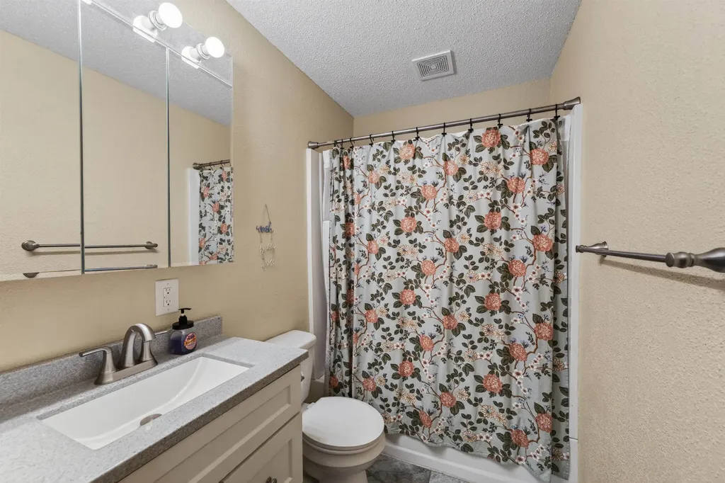 1606 Edgemoor Street El Dorado KS 67042