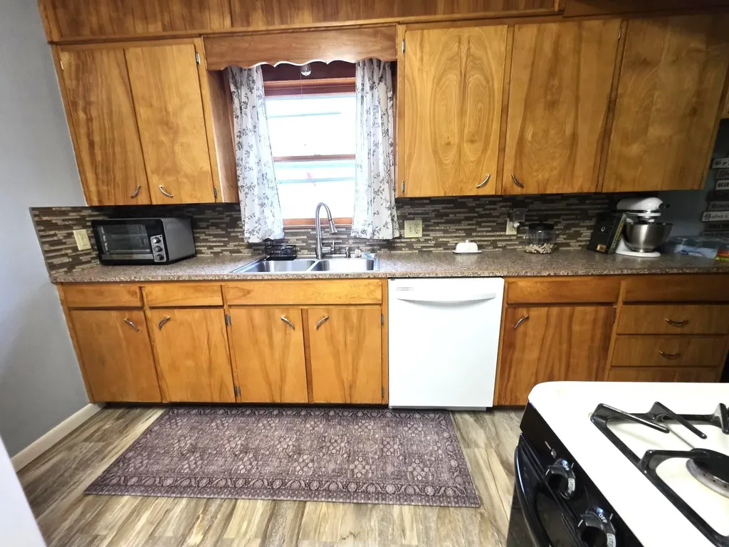 1618 Millington Winfield KS 67156