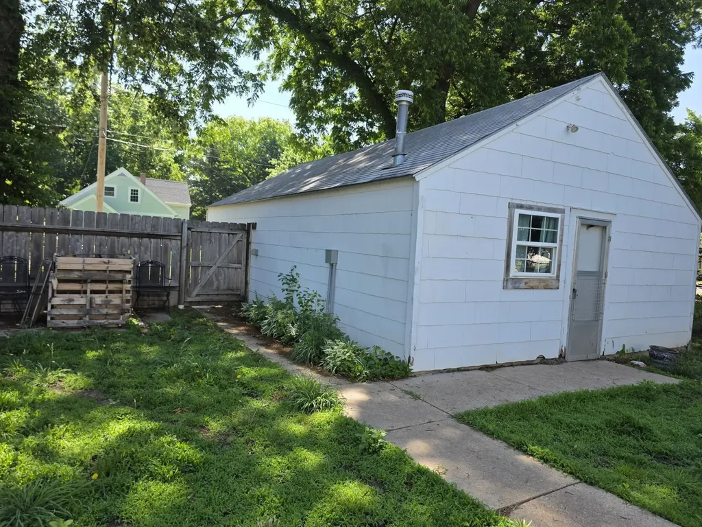 1618 Millington Winfield KS 67156