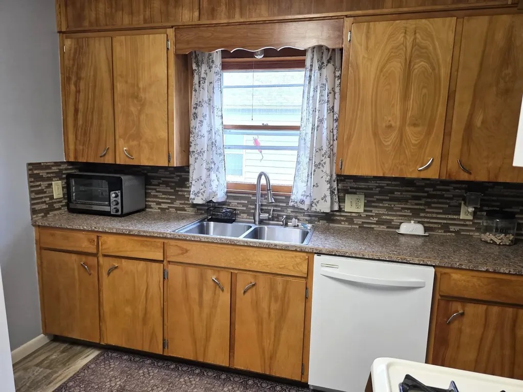 1618 Millington Winfield KS 67156