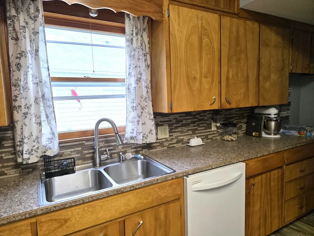 1618 Millington Winfield KS 67156