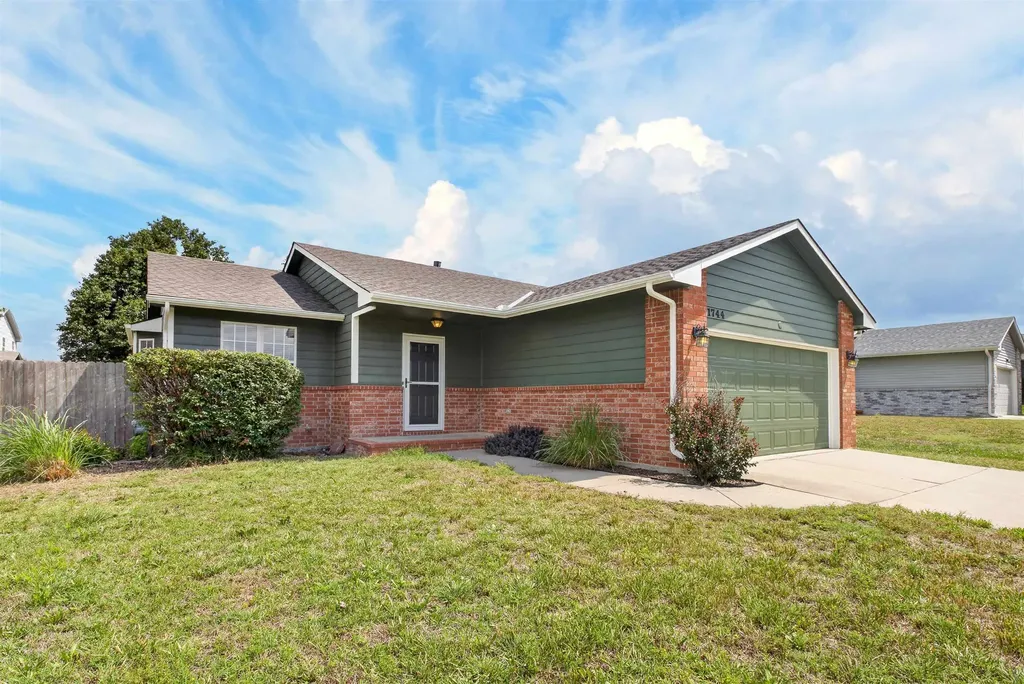 1744 N Country Walk Lane Mulvane KS 67110