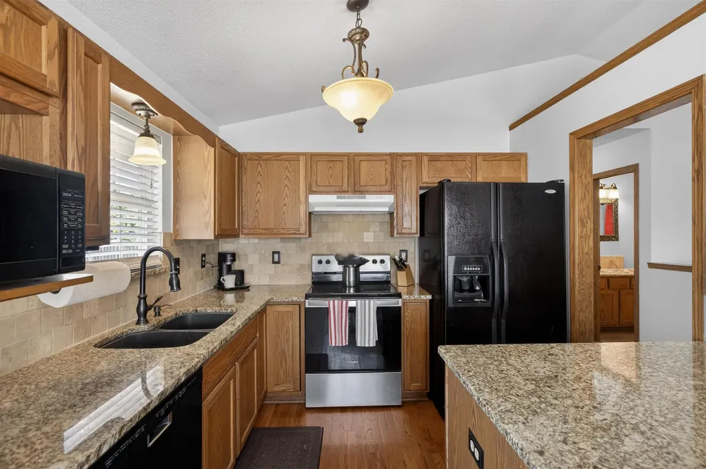 1744 N Country Walk Lane Mulvane KS 67110