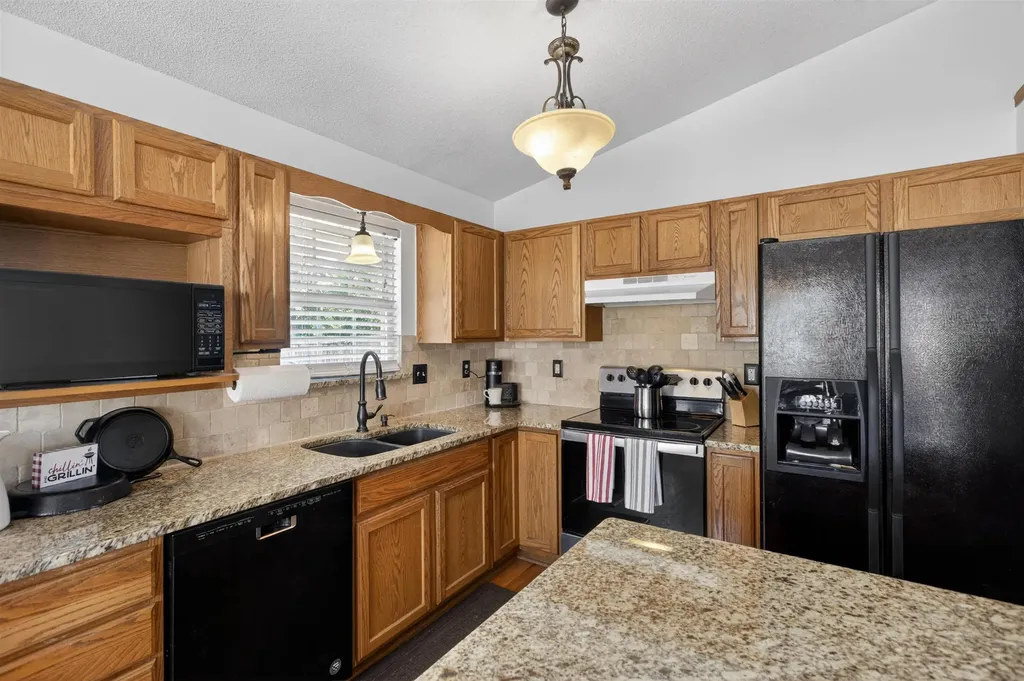 1744 N Country Walk Lane Mulvane KS 67110