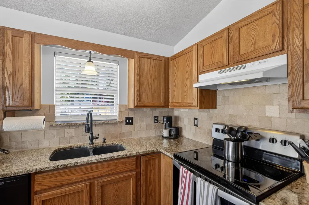 1744 N Country Walk Lane Mulvane KS 67110