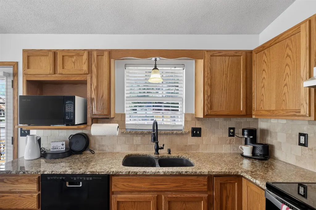 1744 N Country Walk Lane Mulvane KS 67110