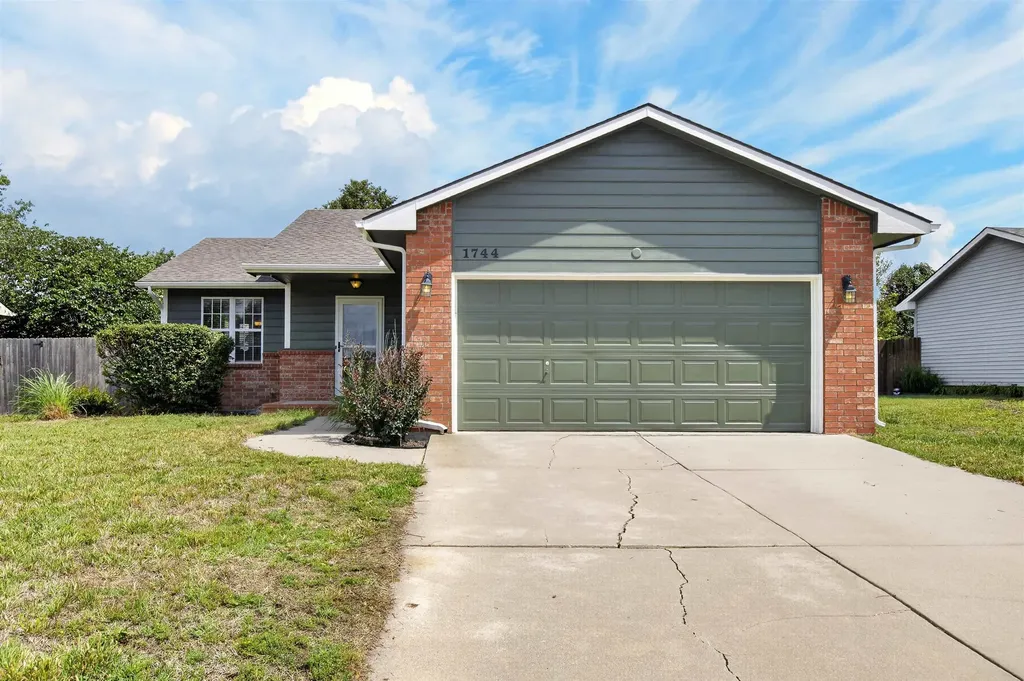 1744 N Country Walk Lane Mulvane KS 67110