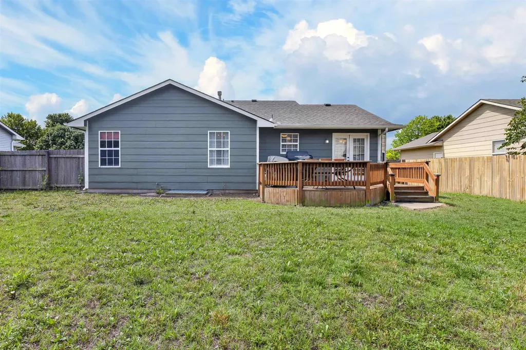 1744 N Country Walk Lane Mulvane KS 67110