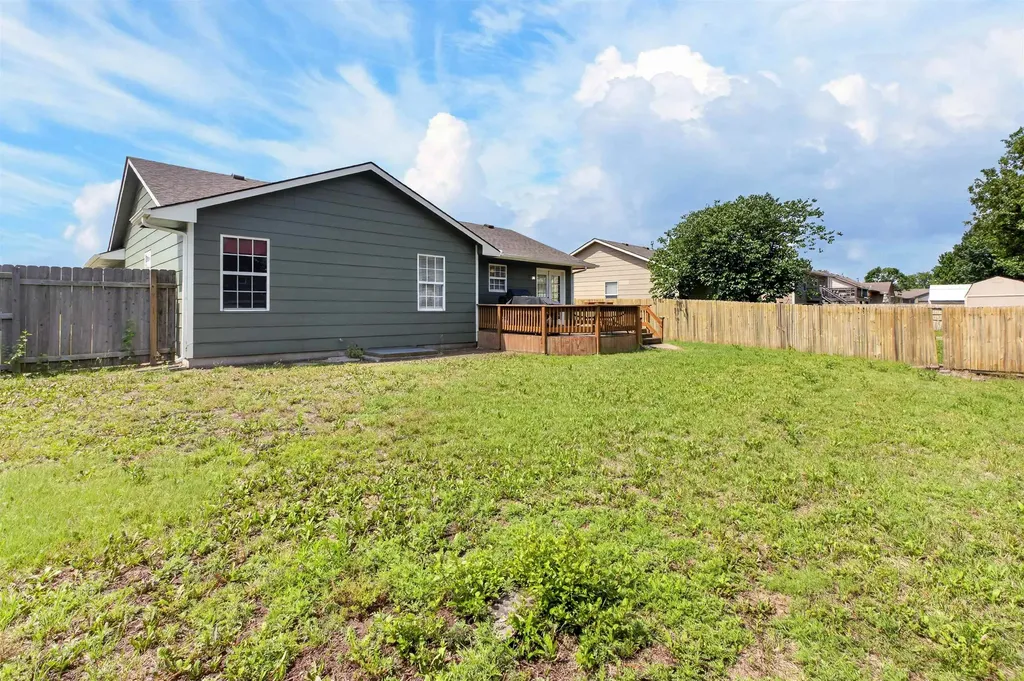 1744 N Country Walk Lane Mulvane KS 67110