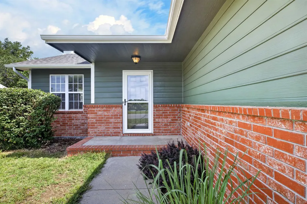1744 N Country Walk Lane Mulvane KS 67110