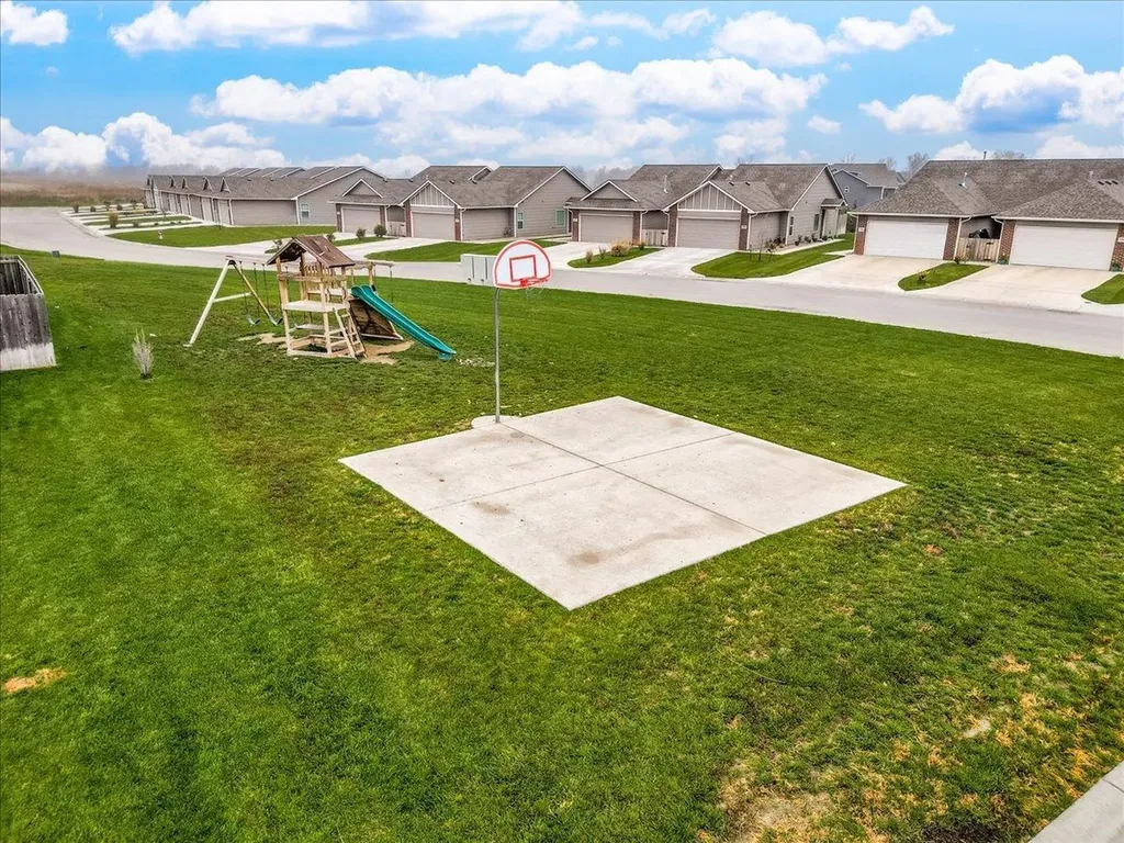 4463 N Sandplum Wichita KS 67205