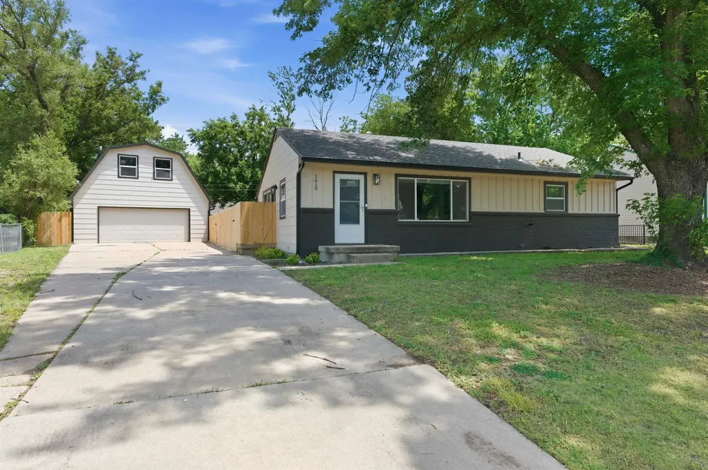 1610 E Evanston Park City KS 67219
