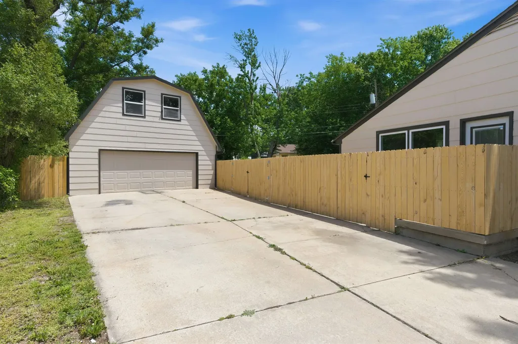 1610 E Evanston Park City KS 67219
