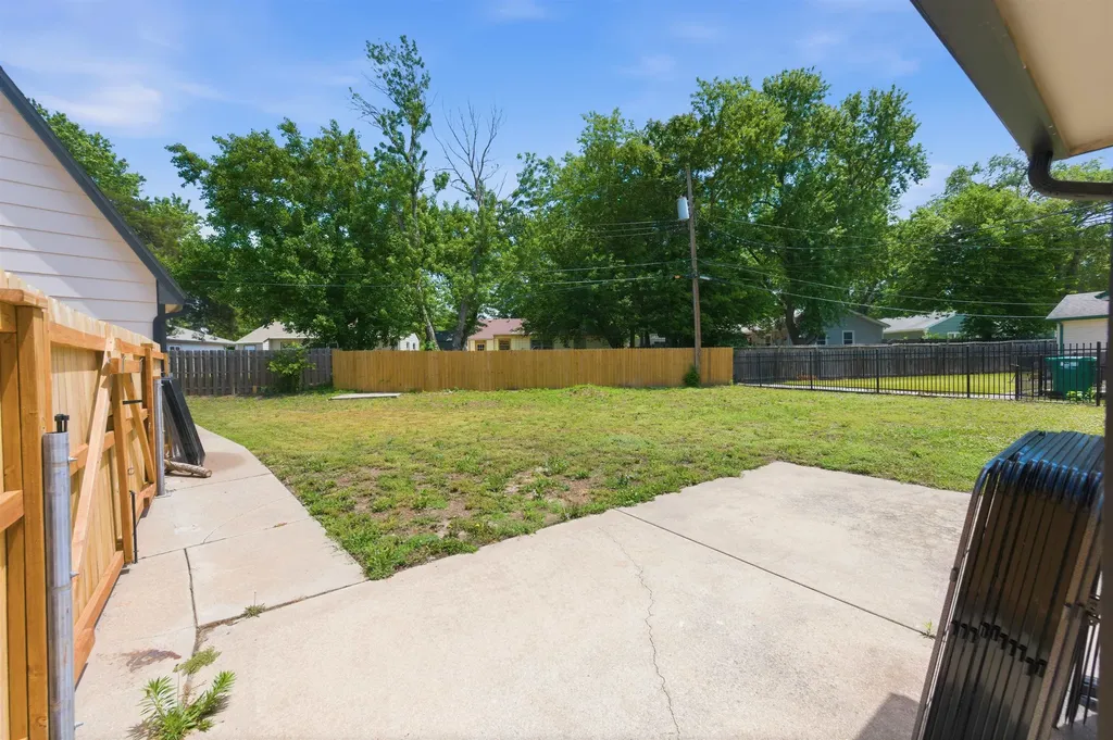 1610 E Evanston Park City KS 67219