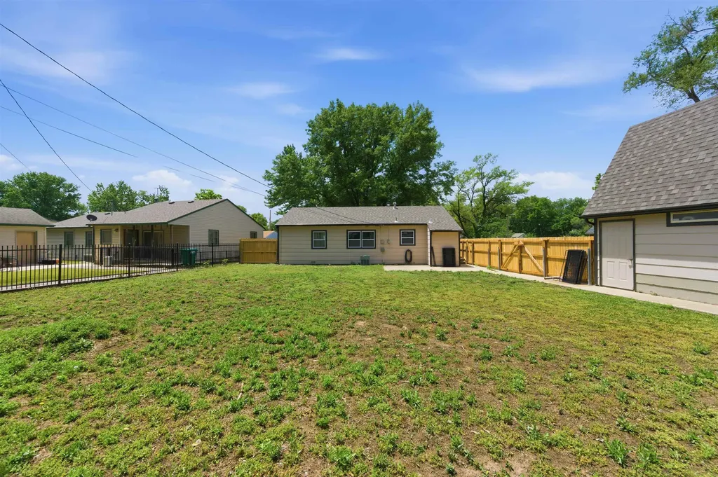 1610 E Evanston Park City KS 67219