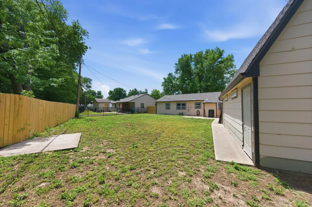 1610 E Evanston Park City KS 67219