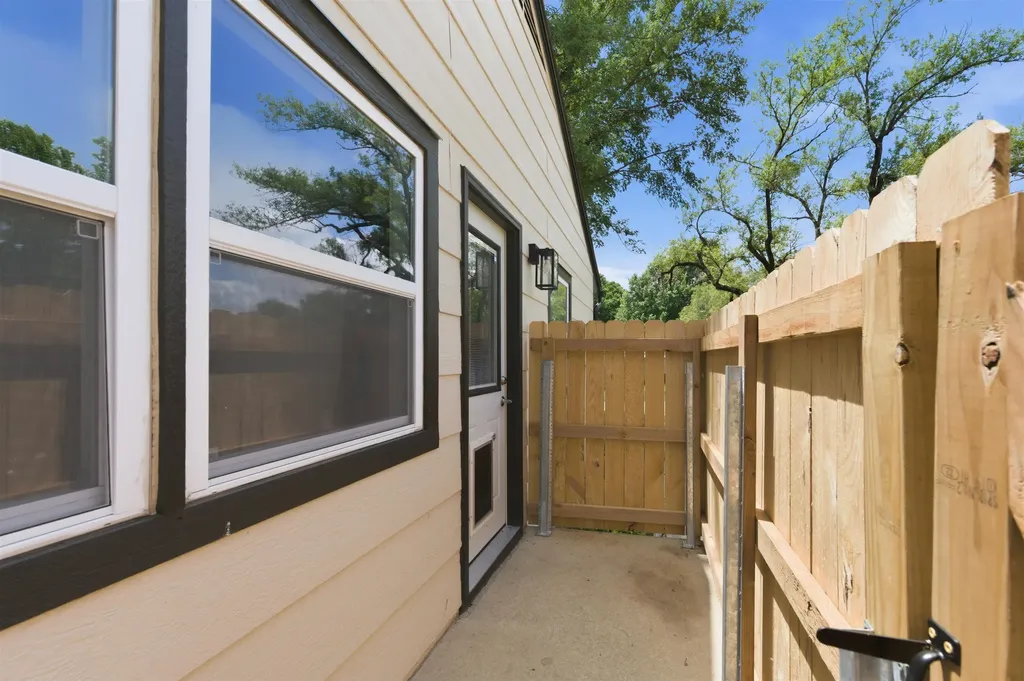 1610 E Evanston Park City KS 67219