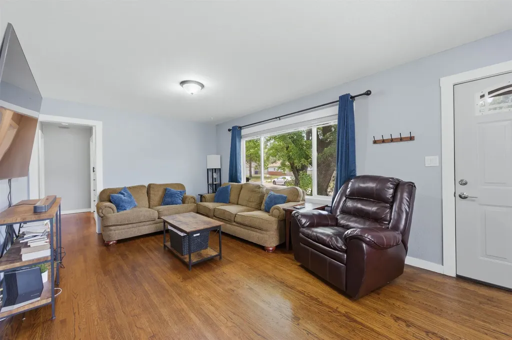1610 E Evanston Park City KS 67219
