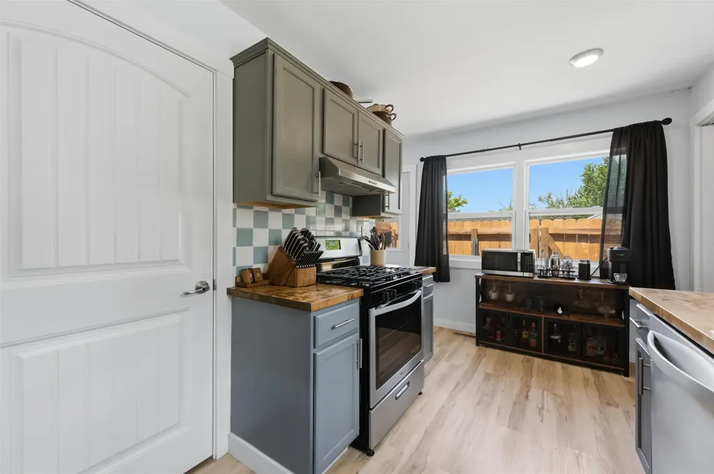 1610 E Evanston Park City KS 67219