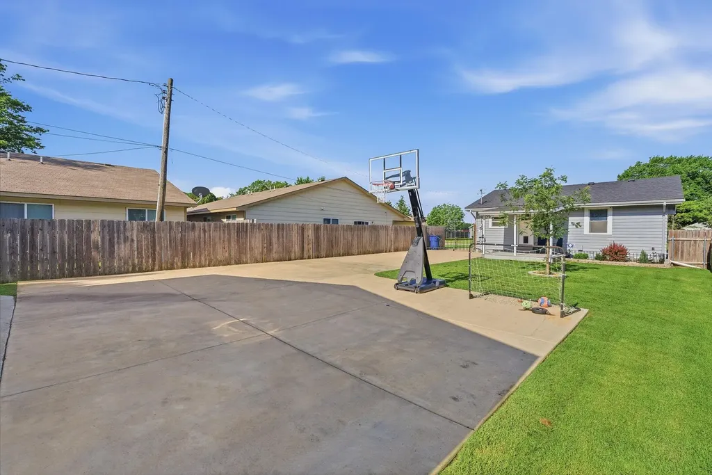 710 N Anna Street Wichita KS 67212