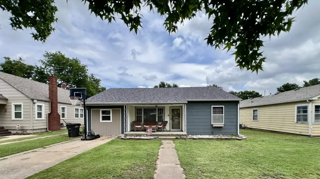 1208 N 2nd Arkansas City KS 67005