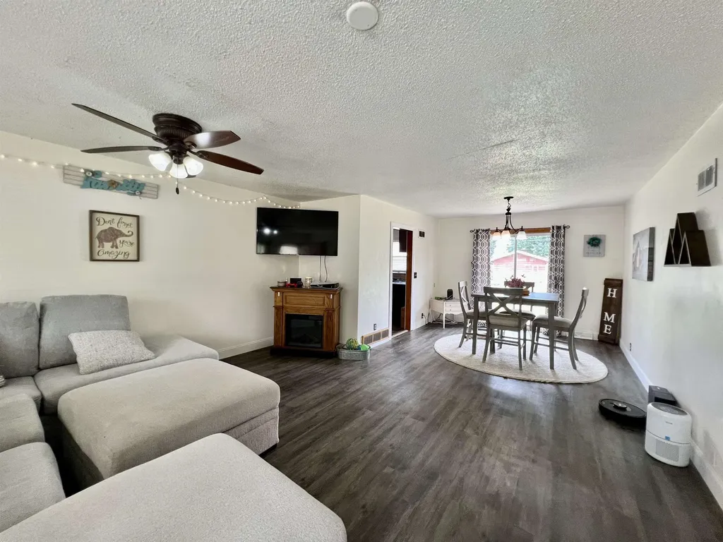 1208 N 2nd Arkansas City KS 67005