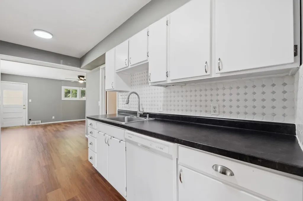 1713 S Drollinger Wichita KS 67218