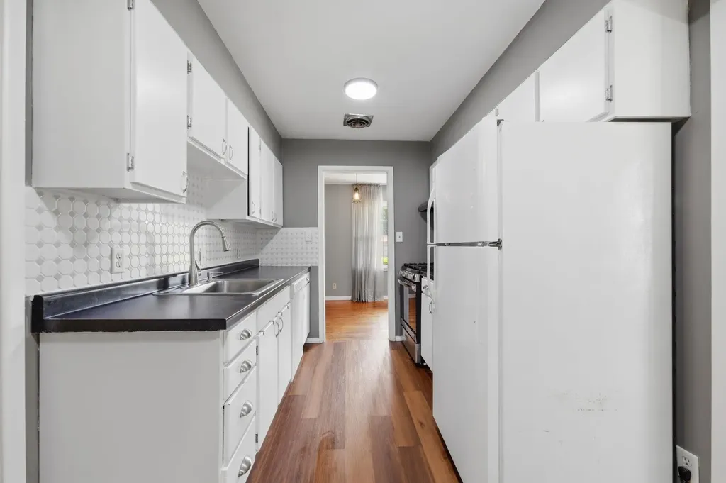 1713 S Drollinger Wichita KS 67218