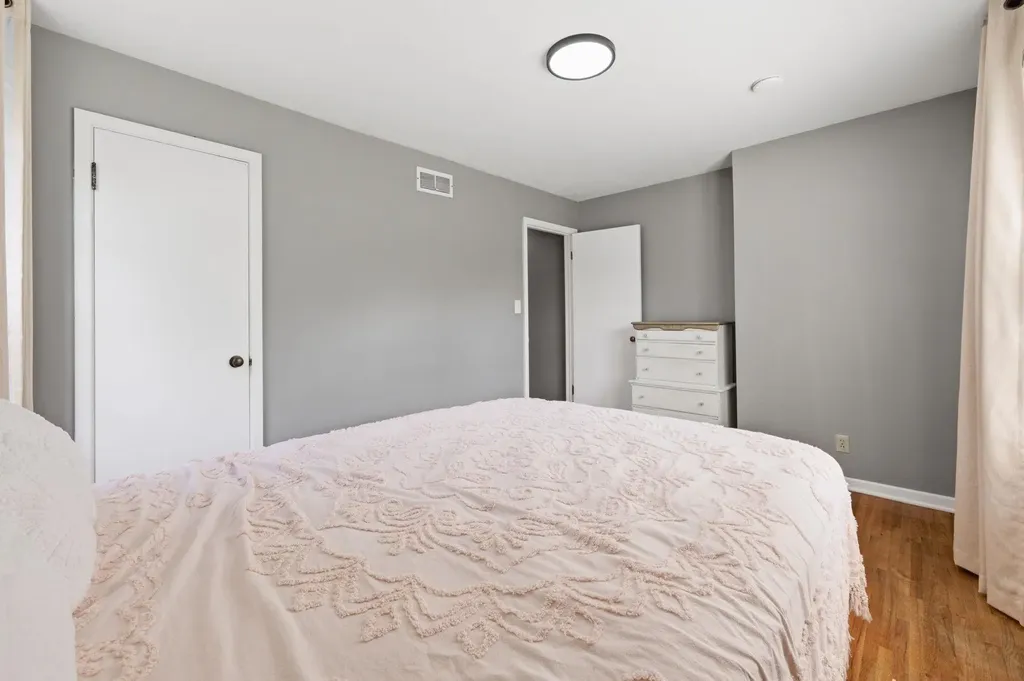 1713 S Drollinger Wichita KS 67218