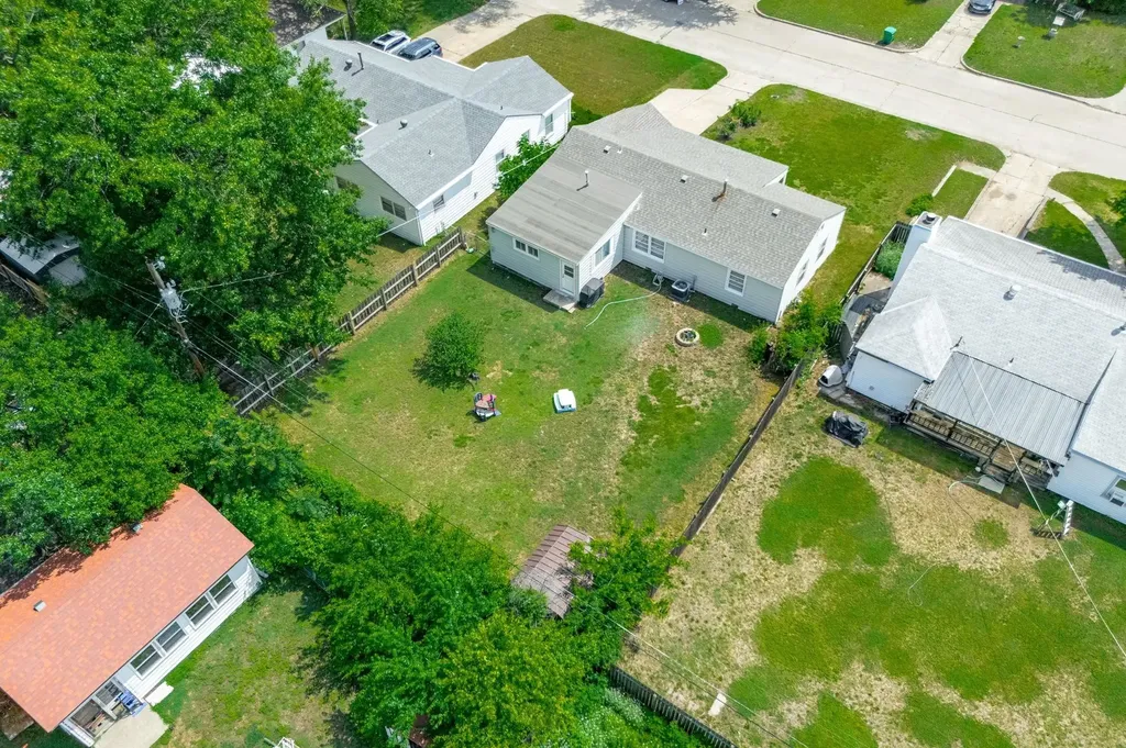 1713 S Drollinger Wichita KS 67218