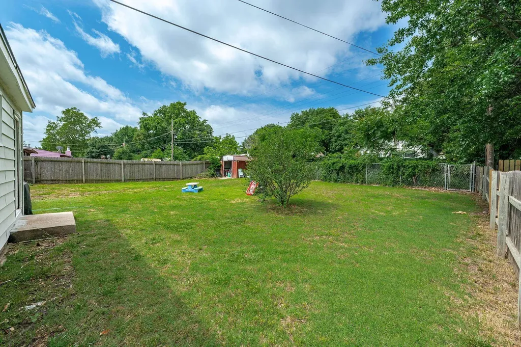 1713 S Drollinger Wichita KS 67218