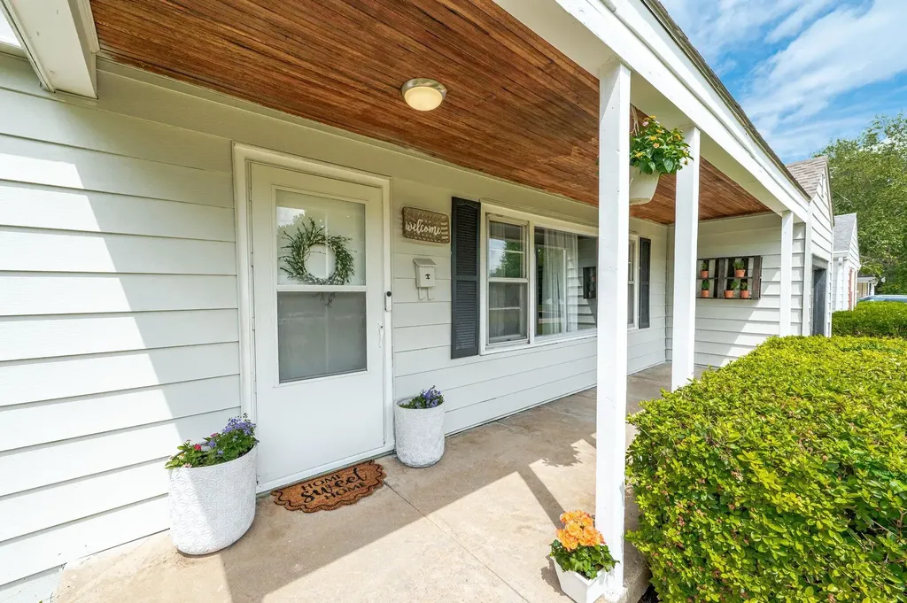 1713 S Drollinger Wichita KS 67218