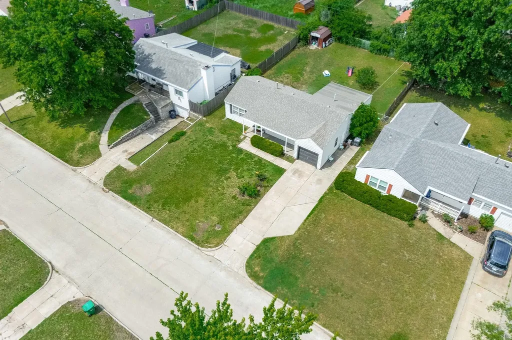 1713 S Drollinger Wichita KS 67218