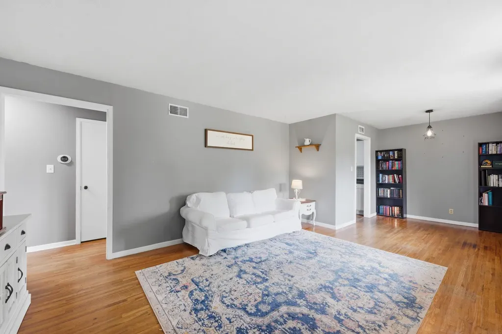 1713 S Drollinger Wichita KS 67218