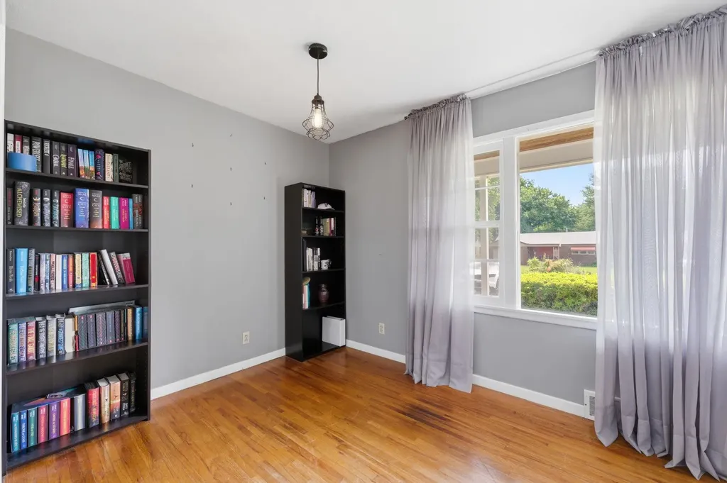 1713 S Drollinger Wichita KS 67218