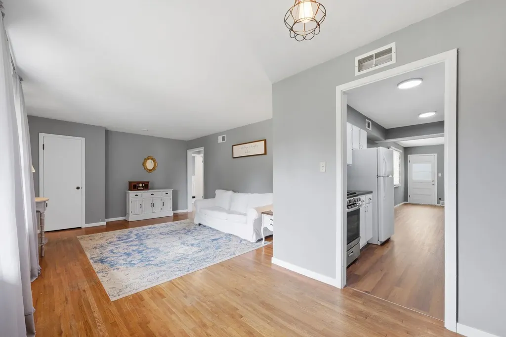 1713 S Drollinger Wichita KS 67218