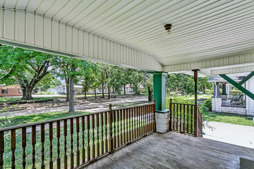 137 N Athenian Wichita KS 67203