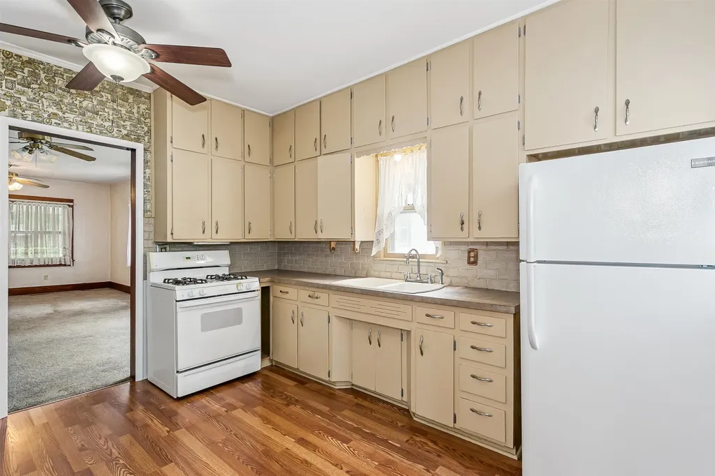 137 N Athenian Wichita KS 67203