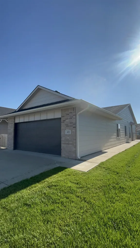 2817 W 55th St N Court Wichita KS 67204