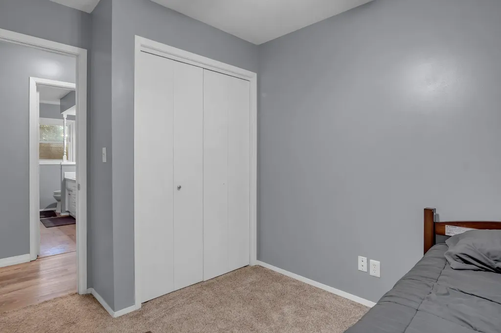 13 Sunset Hesston KS 67062