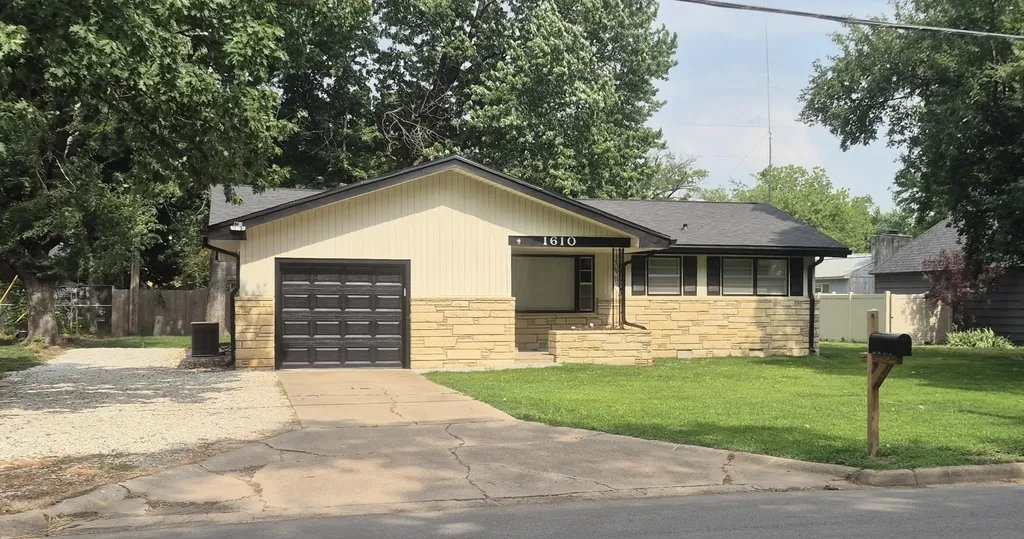 1610 Mound Street Winfield KS 67156