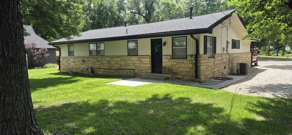 1610 Mound Street Winfield KS 67156