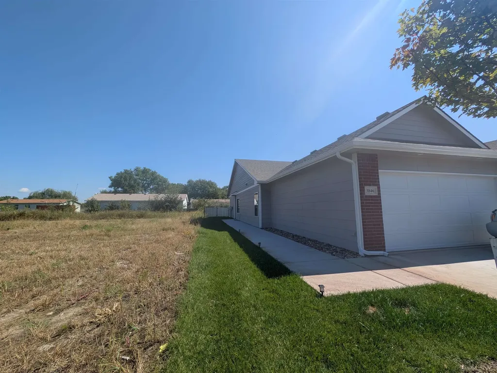 3846-3848 S Bluelake Street Wichita KS 67215