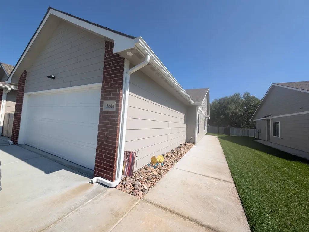 3846-3848 S Bluelake Street Wichita KS 67215